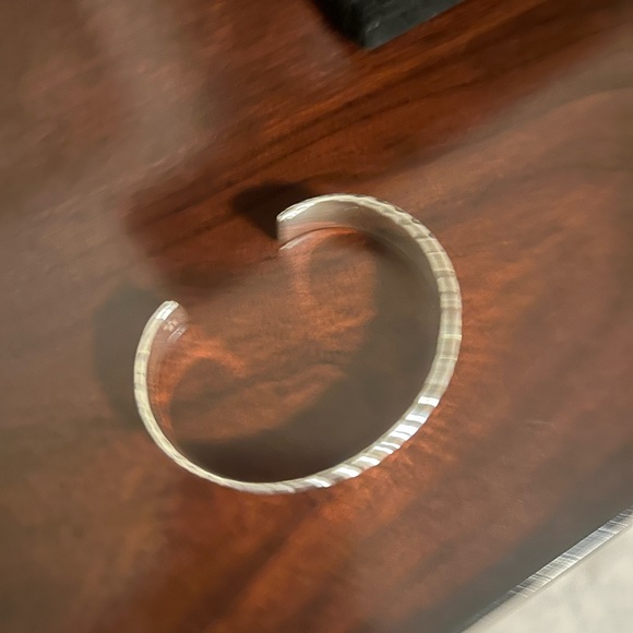 Silpada Sterling Silver Hammered Cuff Bracelet B0851 Retired - Picture 2 of 4